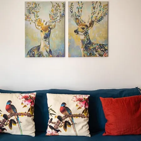 بيت للعطل Charming Seaside Retreat In The Heart Of *