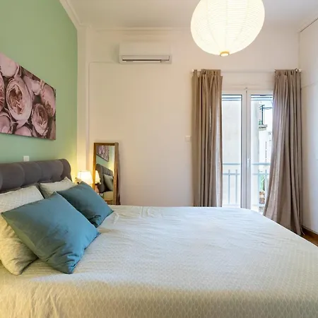 Charming Seaside Retreat In The Heart Of *