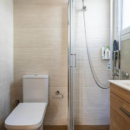 Charming Seaside Retreat In The Heart Of بيت للعطل